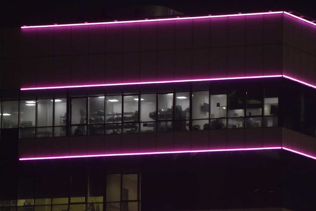 Office design sofisticato — soluzioni contract per ambienti corporate dark